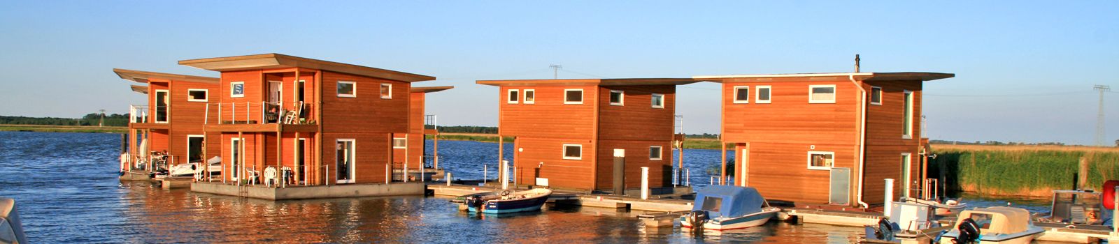 Hausboote in der Marina Kröslin